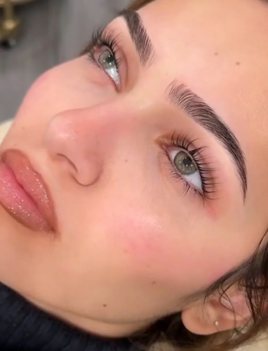 Laminated brows and lifted lashes
