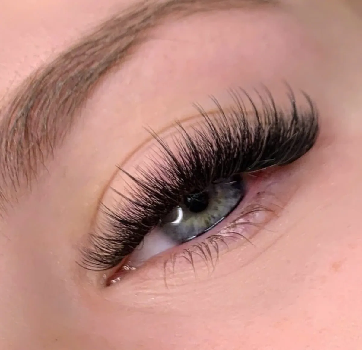 Wispy volume lash extensions